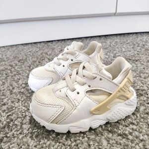 Classic Nike white Huarache 5C unisex